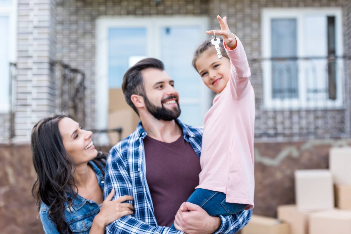 Parents and little girl holding the keys to their new Vancouver WA home